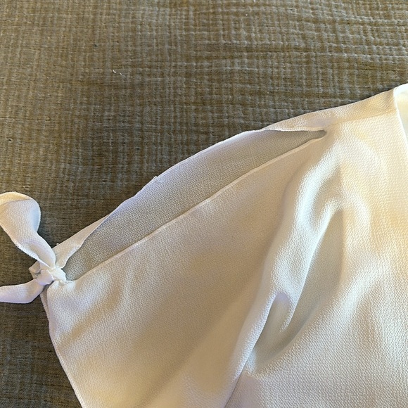 Torrid white size 1 (14-16) two layer shirt with peek a boo sleeves - Picture 6 of 7